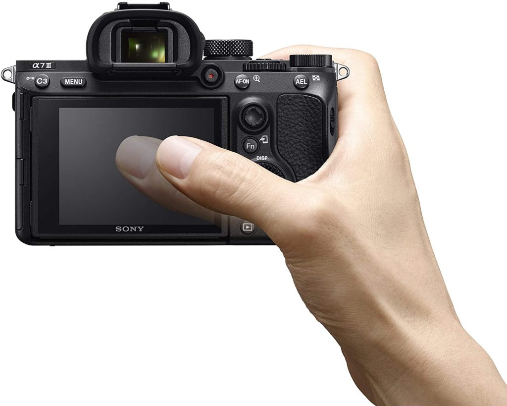 Sony A7 III en la mano